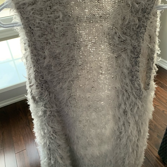 Grey vest - Picture 3 of 5